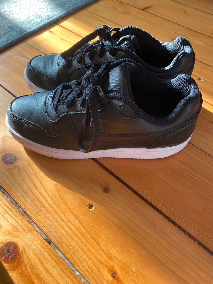 Nike Sneaker schwarz Gr. 38,5 in Rosenheim