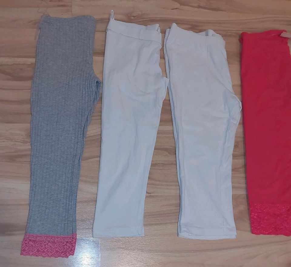 Verkaufe hier 4 Leggins /Jogginghose Freizeithosen gr.32/34 in Kiel