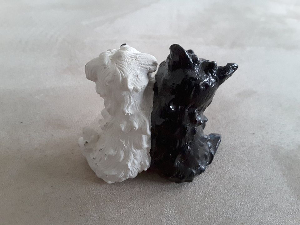 Hund Hunde Deko Figur schwarz / weiß in Hannover