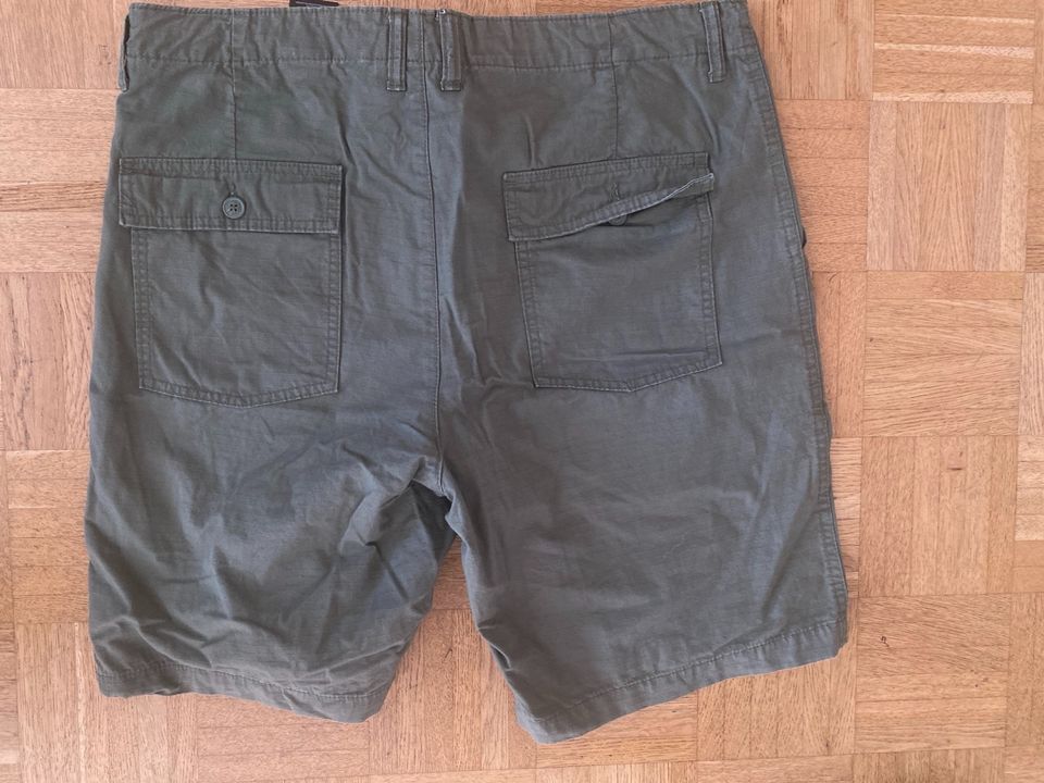 Herren Shorts H & M Größe L grün kurze Hose in Bielefeld