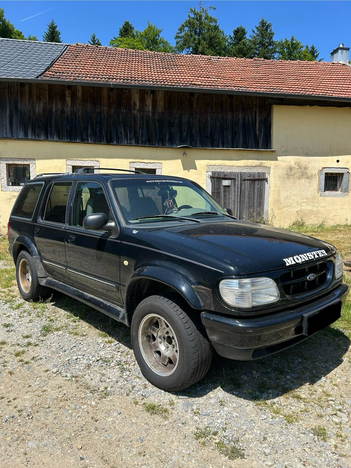 Abbildung des Autos Ford Explorer USA TÜV bi…
