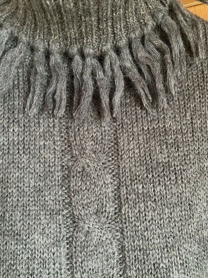 Pullover mit 30% Mohair Gr. 38-40-42/M-L grau NEUw. Fransen Zopf in Oberriexingen