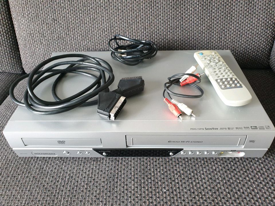 VHS Recorder mit DVD Player in Falkensee