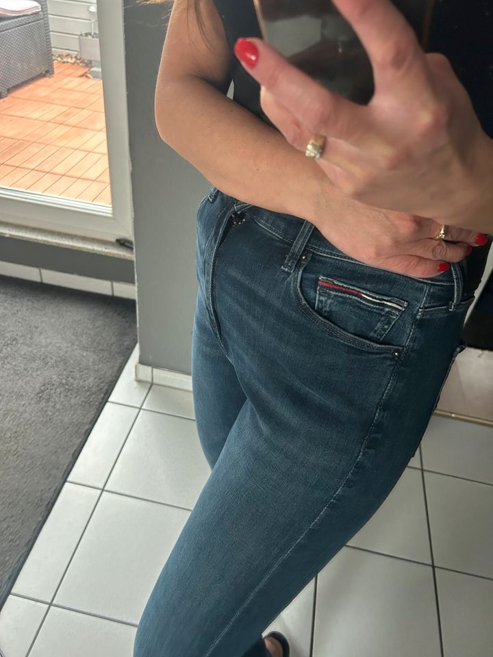 Tommy Hilfiger  jeans hose gr L in Essen