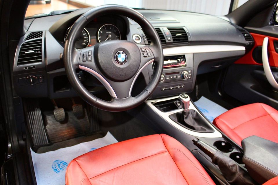 BMW 118i E88 Cabrio LEDER ROT·DAB+·BLUETOOTH·COMFORT in Mannheim