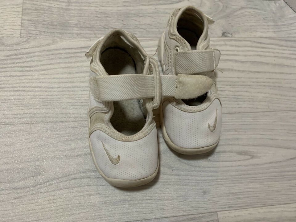 weiße Nike Babyschuhe Sneakers Sneaker Baby Sportschuhe Gr. 23 in Düsseldorf