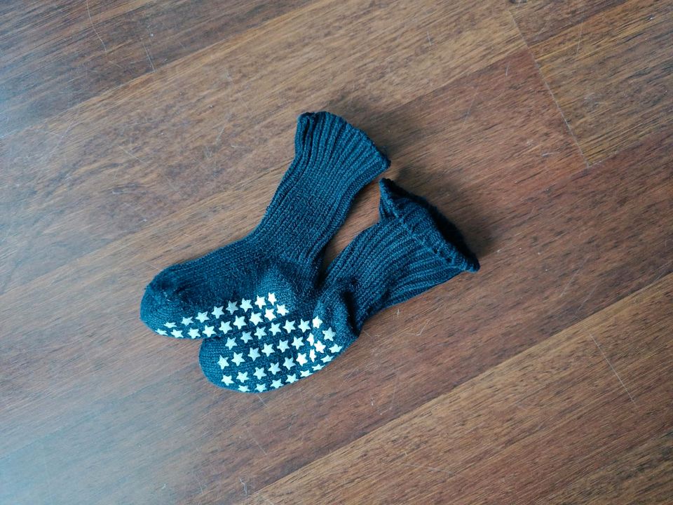 2 Paar Babysitten Anti Rutsch Socken, Gr. 74-80 in Köln