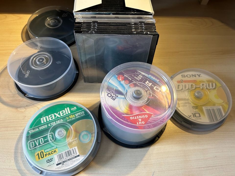 DVD & CD-Rohlinge inklusive Hüllen in Korbach