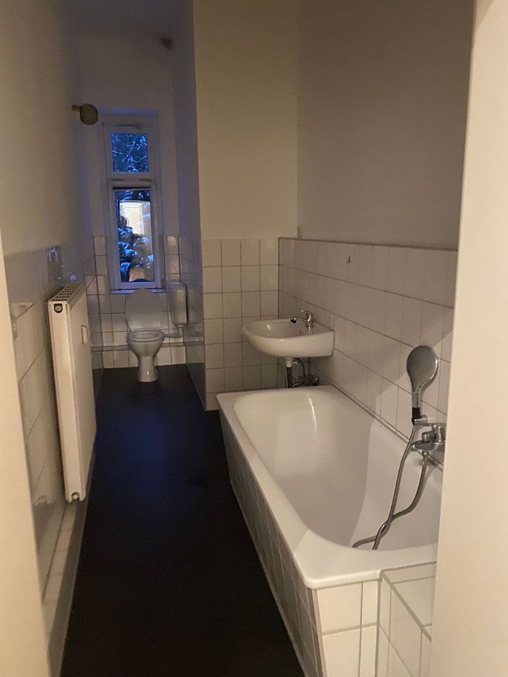 3 Zimmer Wohnung mit Altbaucharme und Balkon inkl. neuer EBK und Elektrik in Chemnitz