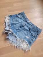 Bershka Jeansshorts Fransen Spitze hellblau Dennim 38 Kreis Pinneberg - Halstenbek Vorschau