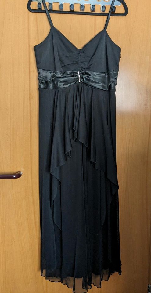 Schwarzes Abendkleid in Rheinau