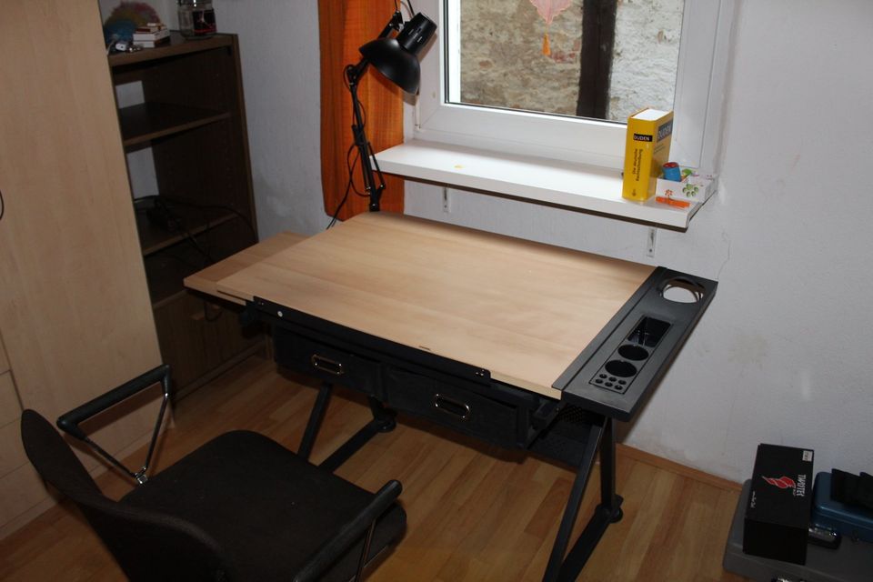 Zeichentisch Schreibtisch mit Lampe in Neustadt