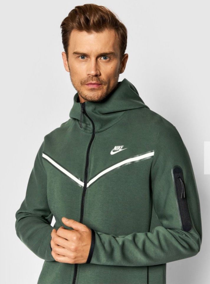 Nike Tech Fleece Anzug Jacke + Hose GR. M Galactic Jade in Dillingen (Donau)