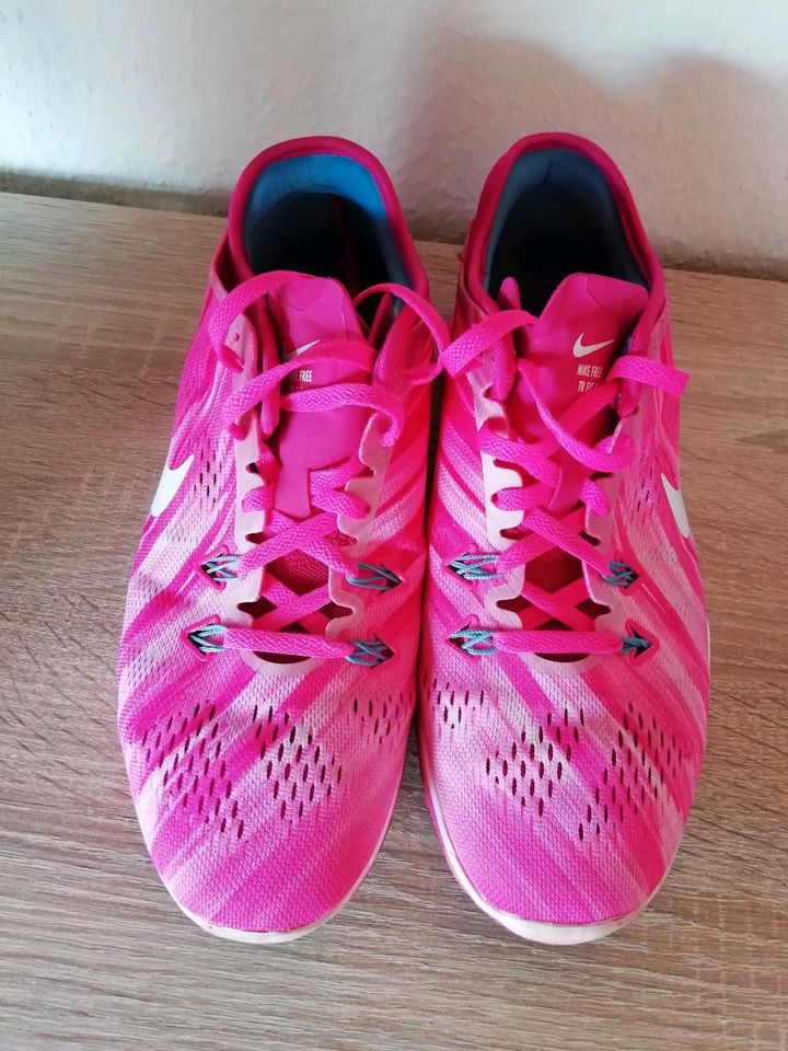 Nike Free TR Fit 5 pink Gr. 38,5 in Hohenroda