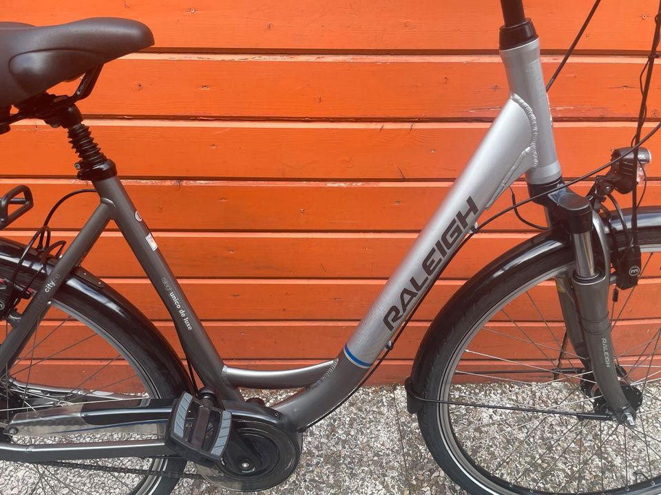 28 Zoll Raleigh XXL Damenfahrrad 56cm/bis170kg 8gang-Rücktritt in Hamburg