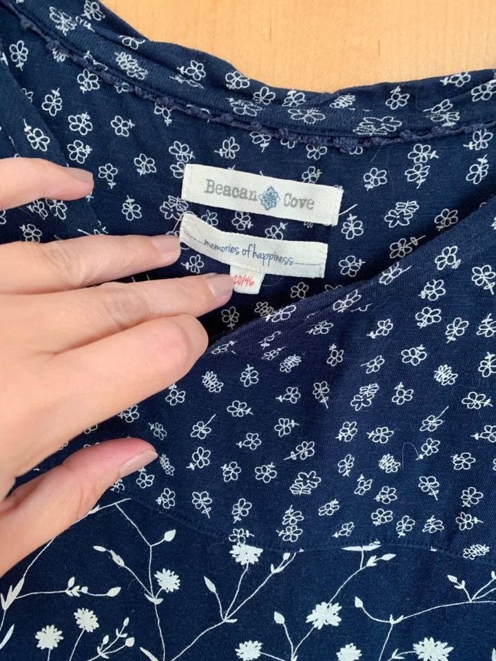 Shirt Kurzarm von Beacan Cove Größe 46 dunkelblau mit Blumen in c in Langen (Hessen)