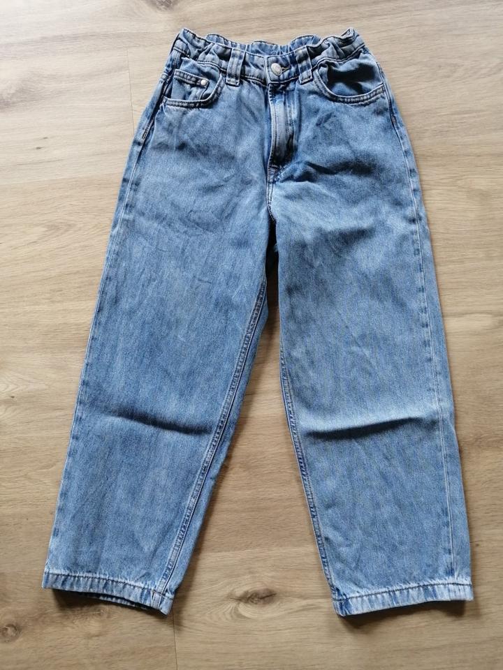 16 tlg. Kleiderpaket Jungen Gr. 134/140 + 16 Ikea Kleiderbügel in Arnstein