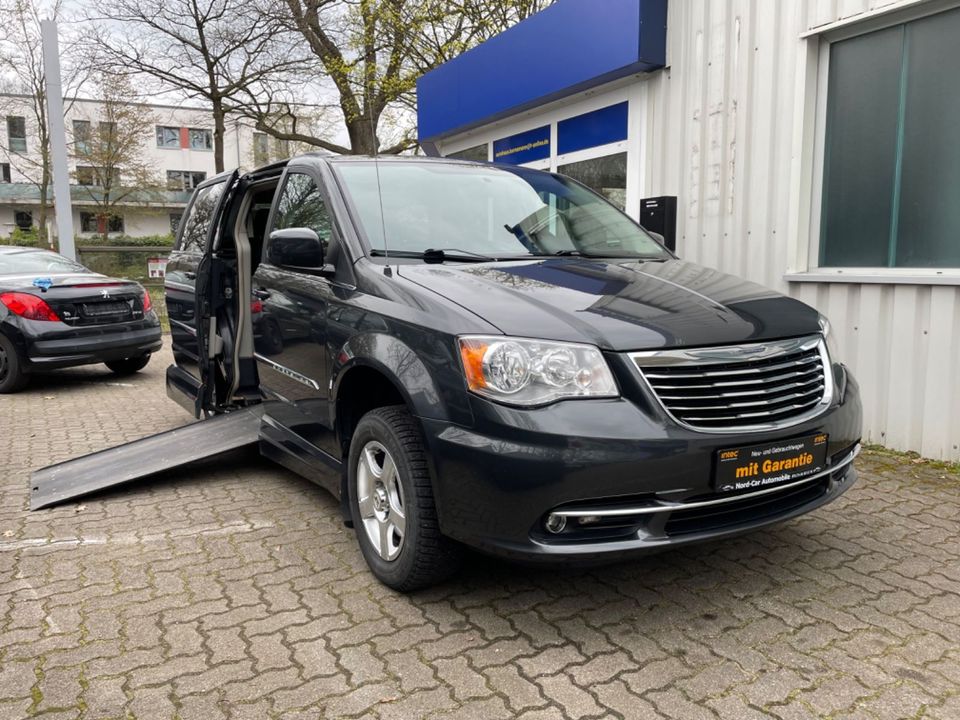 Chrysler TOWN & COUNTRY TOURING/BEHINDERTENGERECHTE FAHRZ in Hamburg