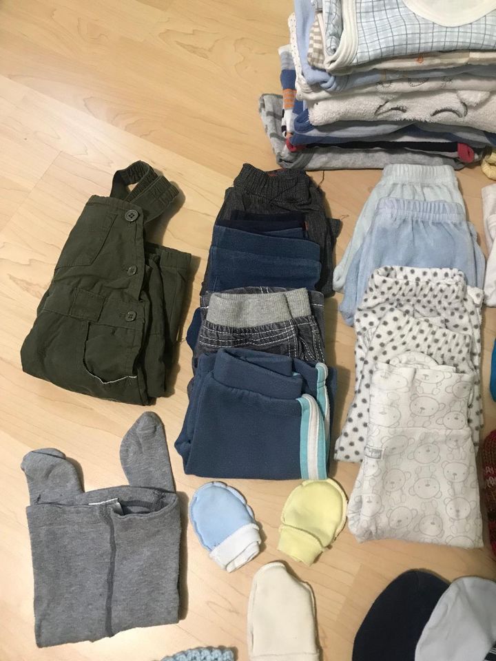 Baby Kleiderpaket unisex Gr. 50/56 - 99 Teile in Altdorf bei Nürnberg