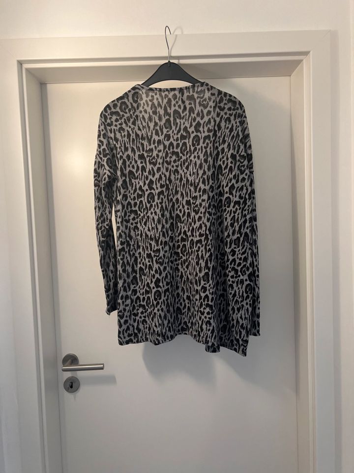 Leo Print Cardigan/Strickjacke in Kükels