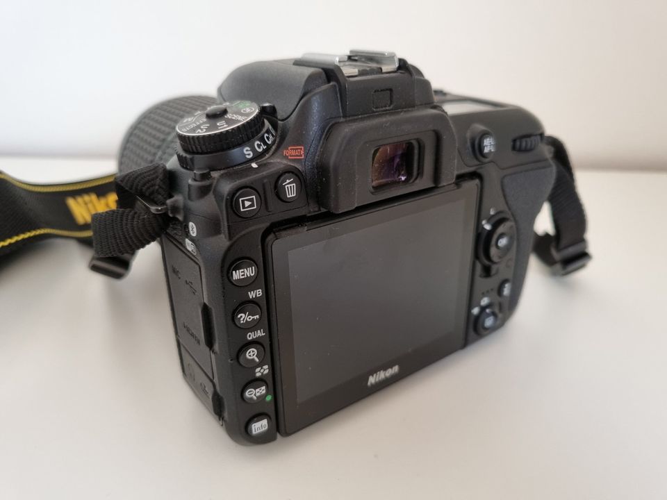 NIKON D7500 + AF-S DX 18-140 ED VR KIT, Top Zustand, OVP in Hollenbach