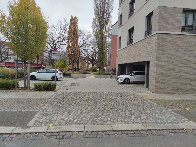 PKW-Außenstellplatz in DD-Johannstadt | auch Stellplatz für behindertengerechte Fahrzeuge in Dresden