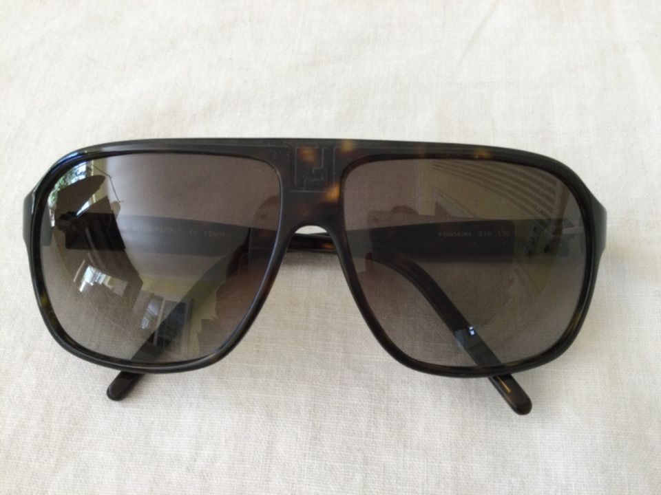 Sonnenbrille von Fendi, Modell FS 5040M 215 in Vaterstetten