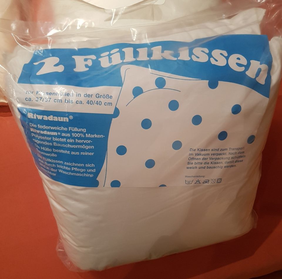 2 neue weiße Sofakissen-Füllungen bis 40x40 cm in Bremen