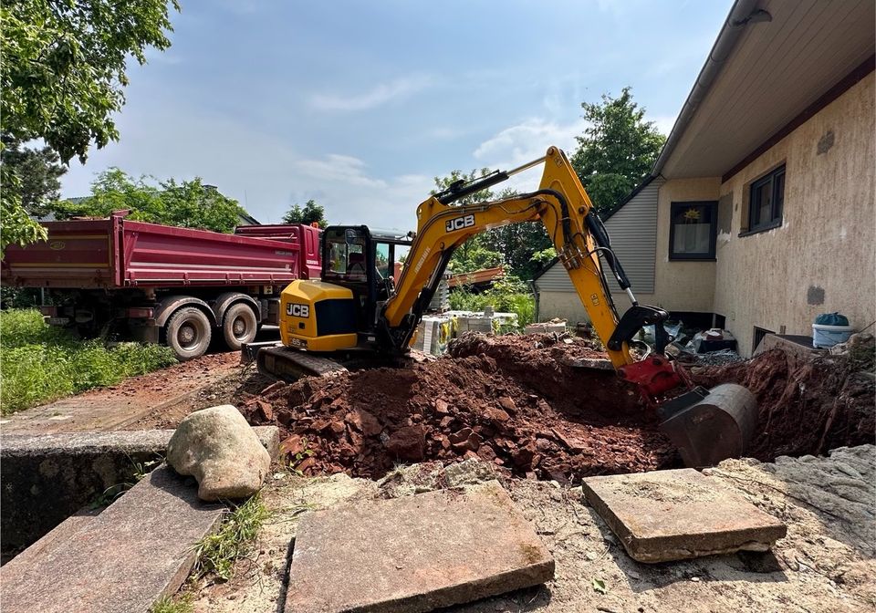 Tiefbau Baggerarbeiten Erdbewegung Erdarbeiten in Altrich