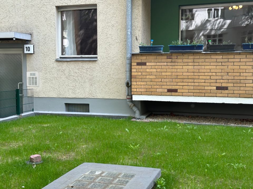 Exklusive 3 Zimmerwohnung im Hochparterre mit PKW Stellplatz, 2 Minuten zum Kurfürsten Damm- in Berlin