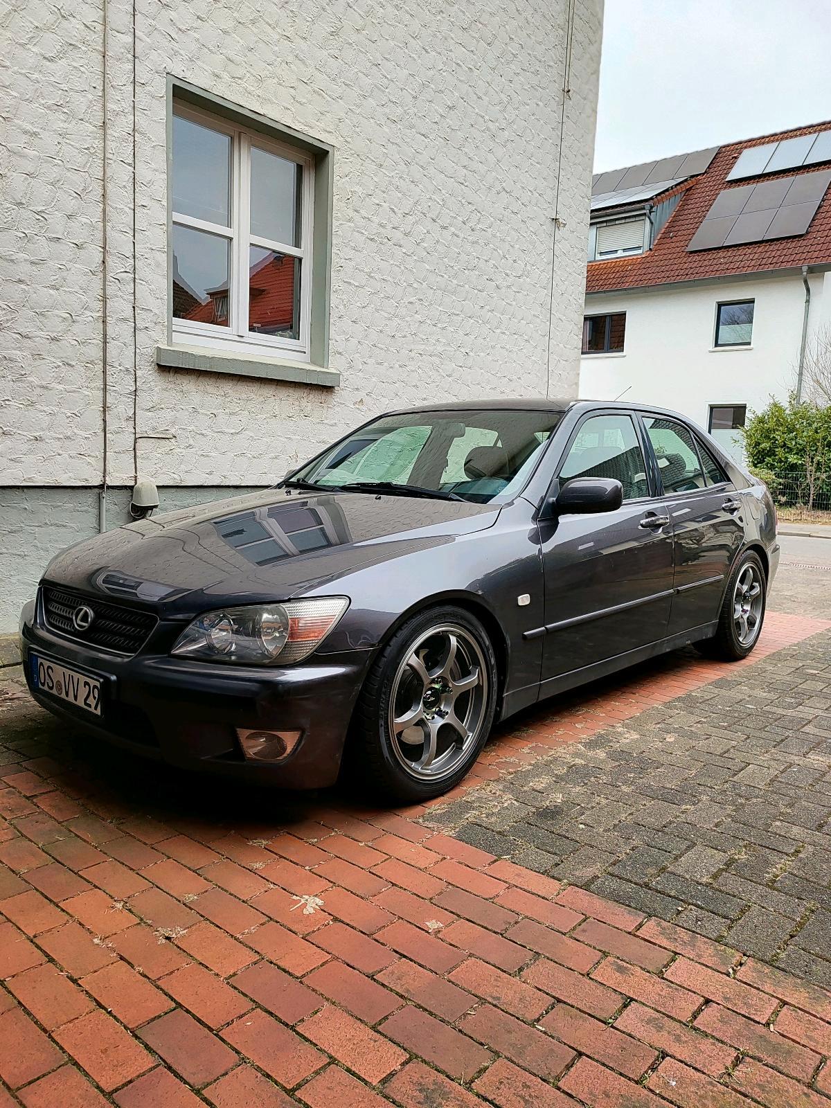 Abbildung des Autos Lexus IS 200