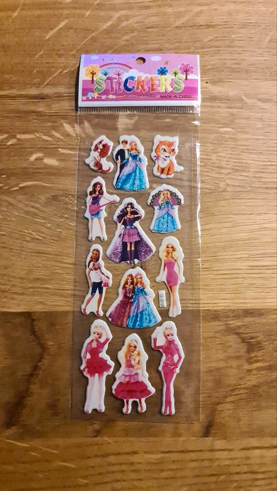 Verschiedene Stickerbögen "Barbie" in Henstedt-Ulzburg