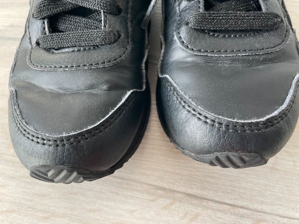 Reebok Sneaker Kinder schwarz, Gr. 31 in Overath