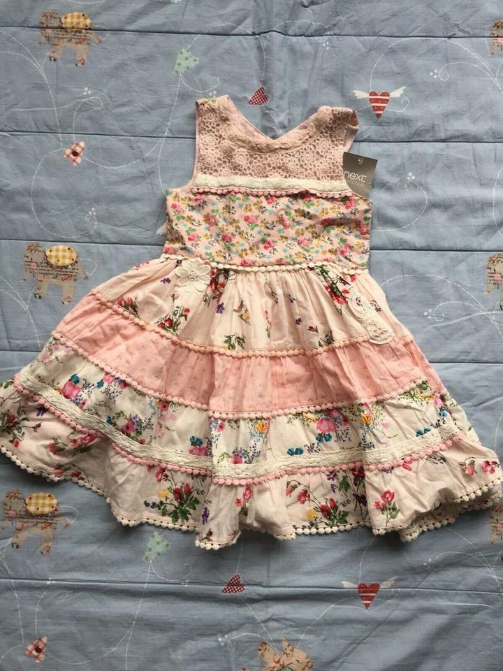 Next traumhaftes Kleid PromDress Blumen rosa in 98 in Schöffengrund