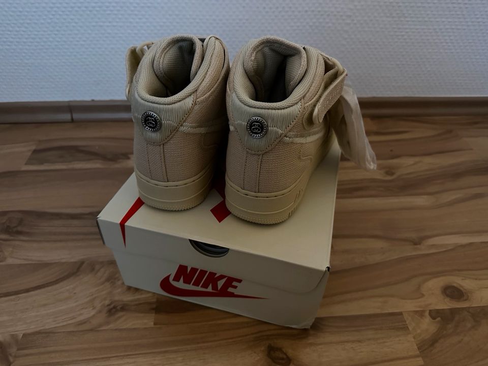 Stüssy X Nike Air Force 1 MID (US 9 / EU 42,5 ) (DEADSTOCK) in Worms