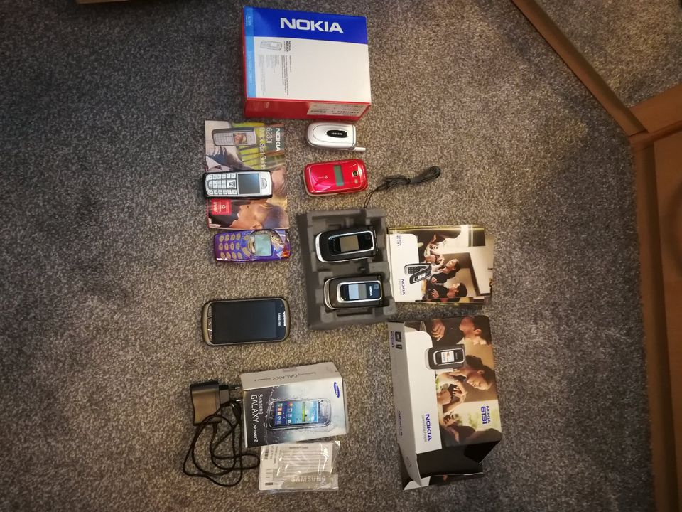 Diverse Handys, Nokia Samsung Motorola Primo Klapphandy usw in Hamburg