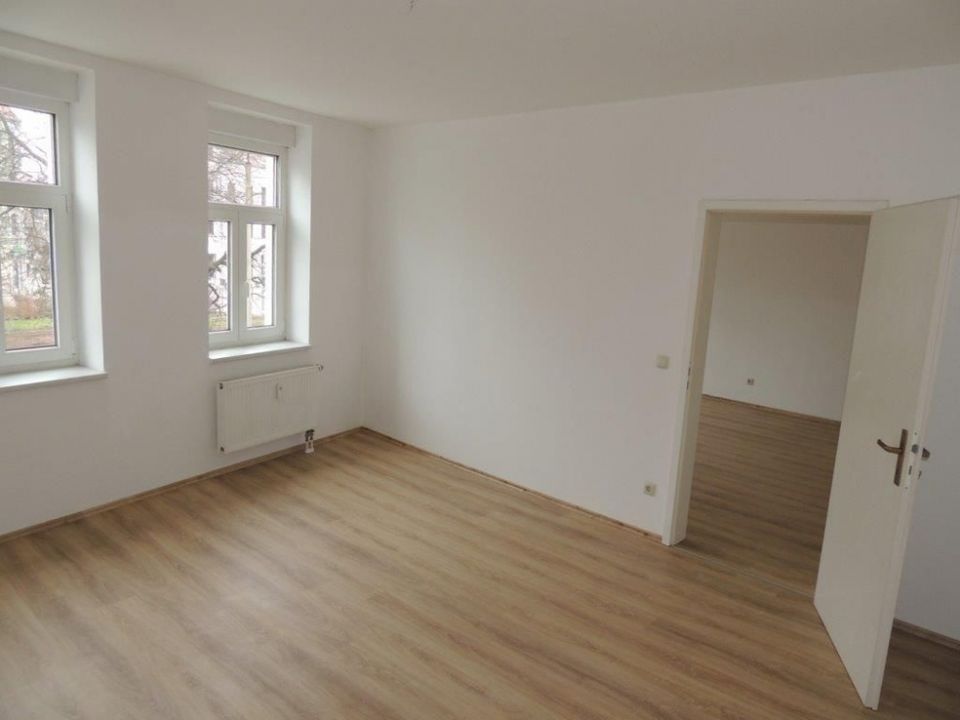 Ideale Wohnung mit Arbeitszimmer, EINBAUKÜCHE & PKW-Stellplatz zu vermieten! in Zwickau