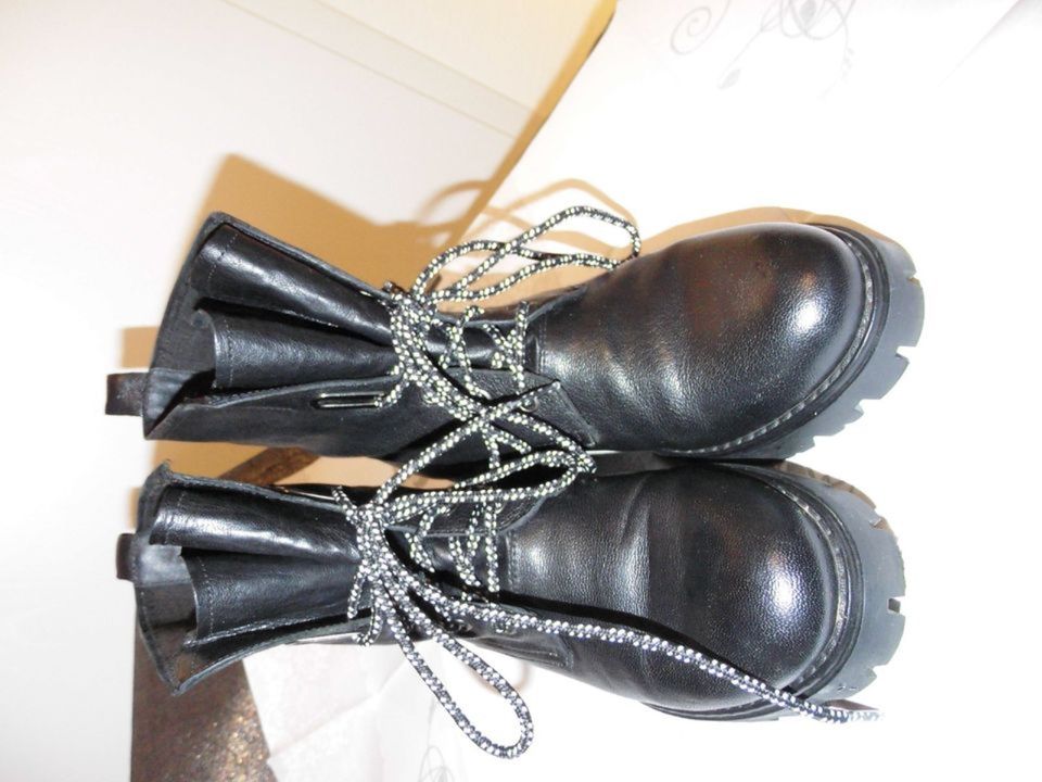 Marc Cain Leder Schnürstiefel Boots Gr 37 schwarz Schuhe Marccain in Wilnsdorf