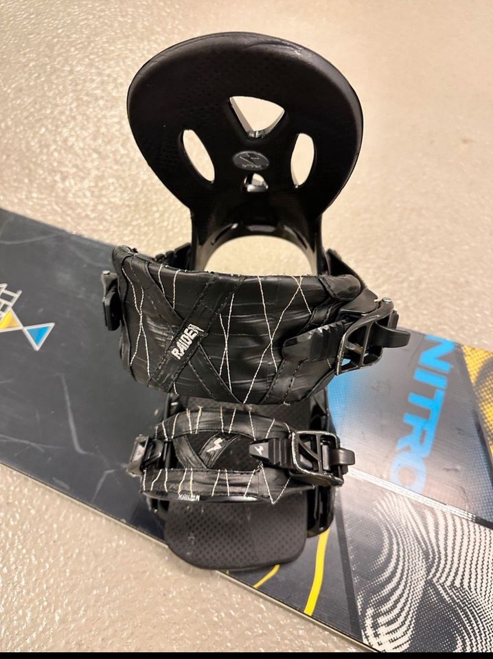 NITRO Team Series Snowboard mit Nitro Bindung und Tasche in Hamburg