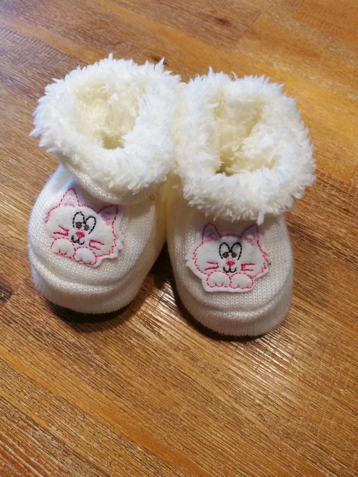 NEUE dicke gefütterte Babyschuhe Krabbelschuhe in Dresden