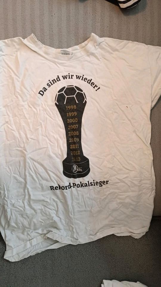 Diverse Fan-Shirts vom THW Kiel (30€ im Paket) in Kiel