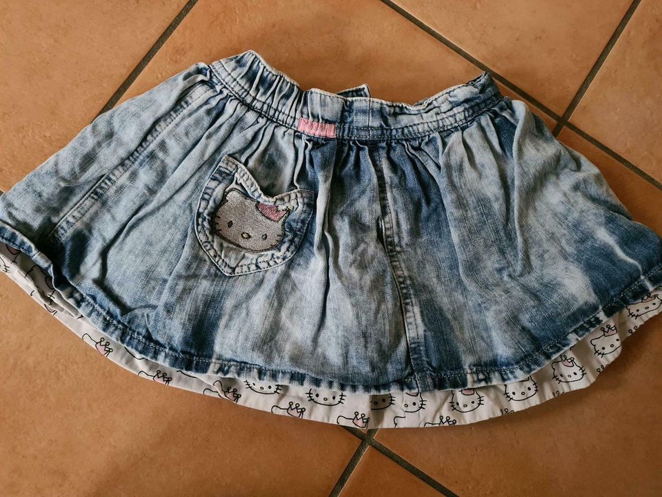 H&M JeansRock Hello Kitty Gr 98 2-3 Jahre Glitzer Krone in Mömbris