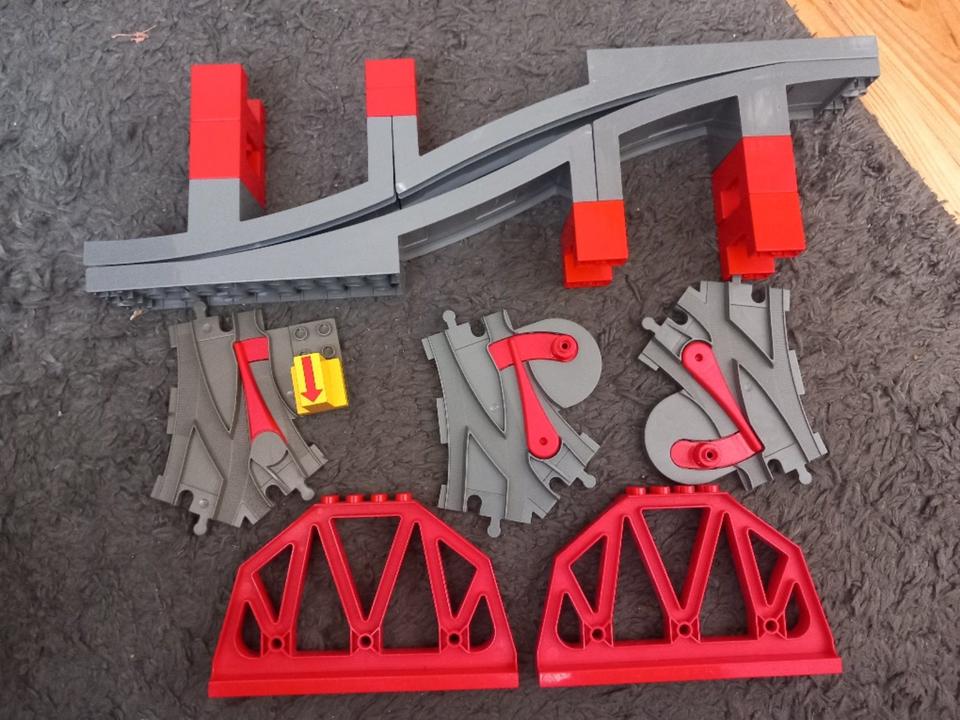 Lego Duplo Eisenbahn grosses Set 50 Schienen Brücke Lok Wagen in Itzehoe