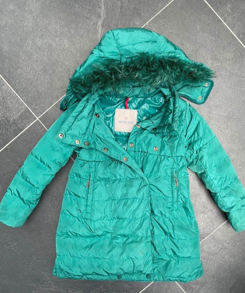 Moncler Jacke/Mantel 104 in Bad Homburg