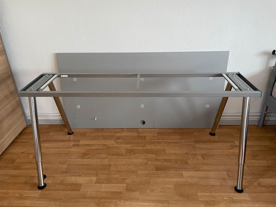 Schreibtisch 160x80, höhenverstellbar in Hannover