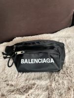 Balenciaga Bauchtasche Gürteltasche Nordrhein-Westfalen - Ennepetal Vorschau