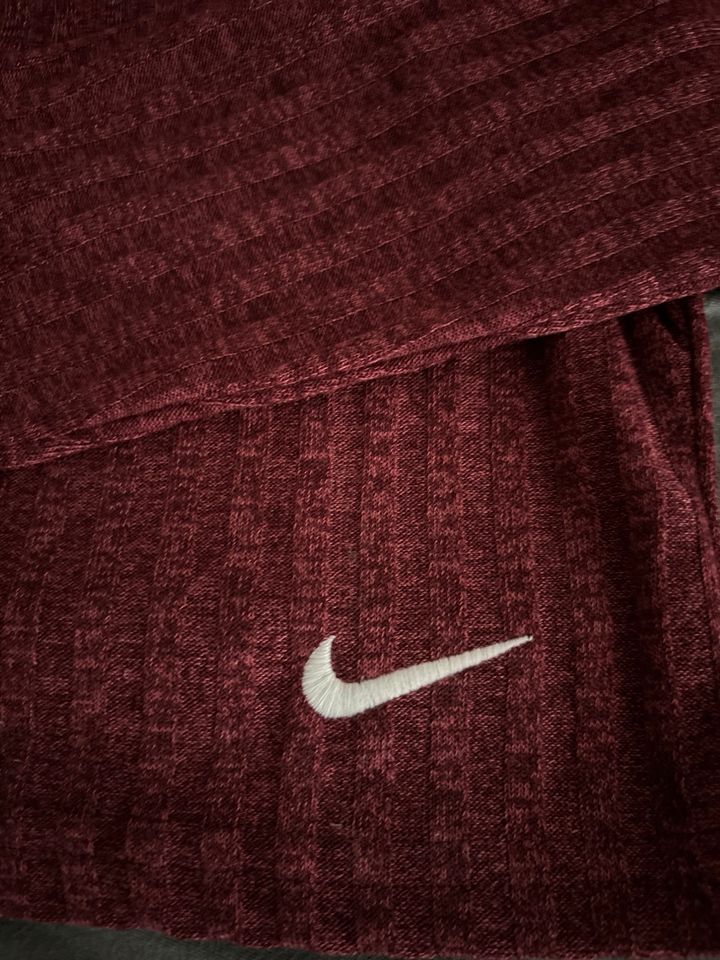 NIKE Swatshirt Cropped Gr. S in Friedberg (Hessen)