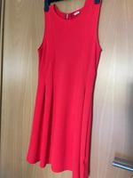 Schönes rotes Kokteil Kleid sehr angenehm anzuziehen Nordrhein-Westfalen - Ahlen Vorschau