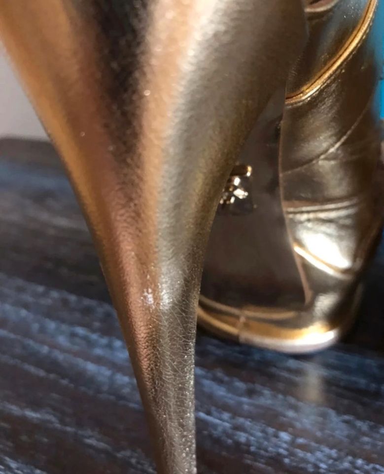 Anna dello Russo x H&M High Heels Gold Plateu RAR Top in Neuburg a.d. Donau