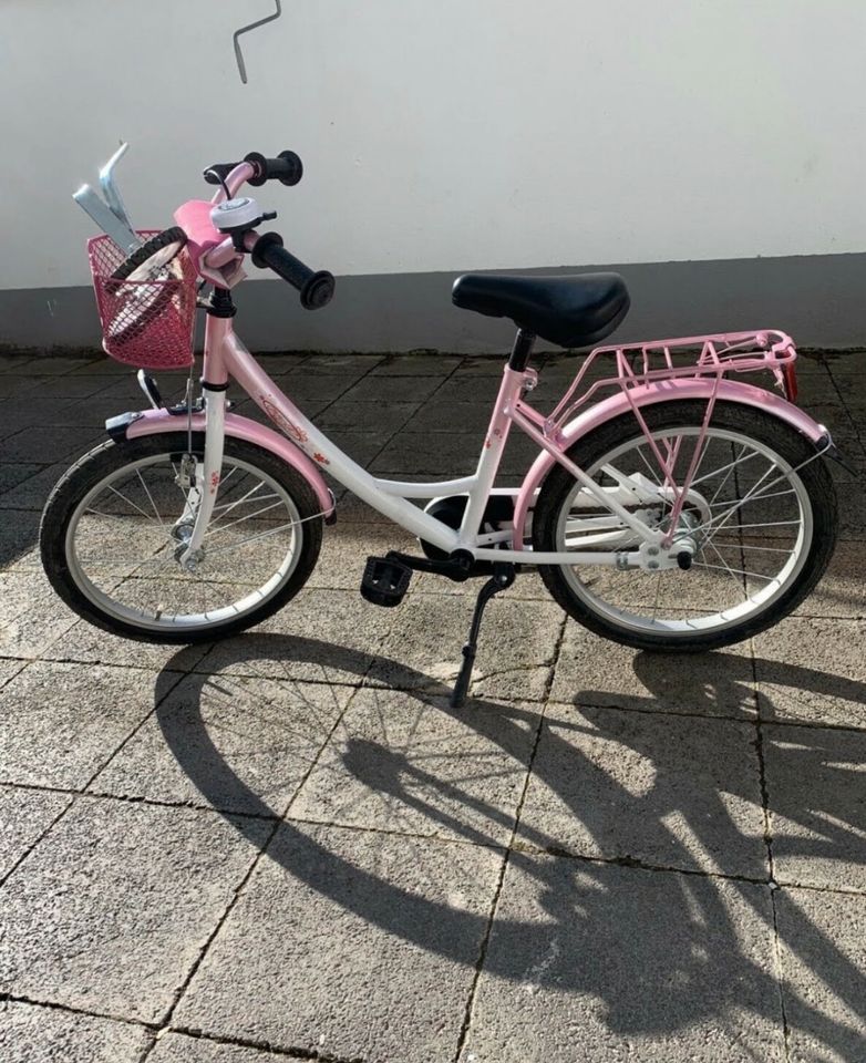 Mädchen Fahrrad in Rülzheim
